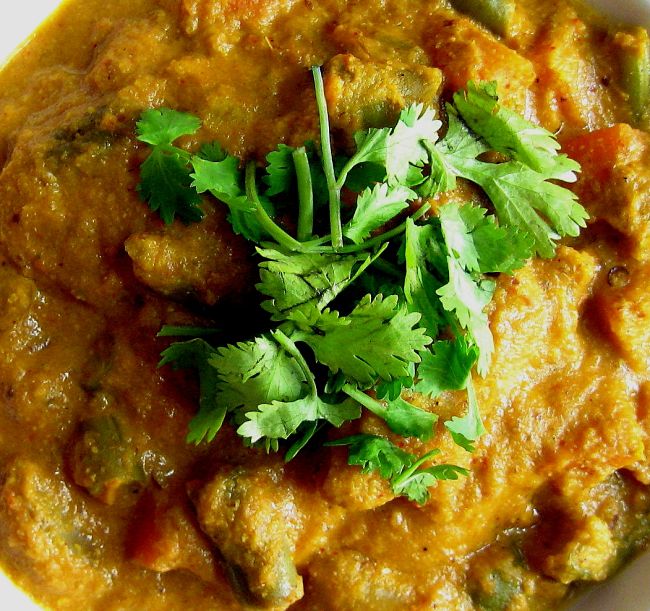 Fresh herbs adds to the spicy taste of a traditional Balti, served thick over rice, or with naan or other Indian style breads. It can even be served on top of fried potato chips