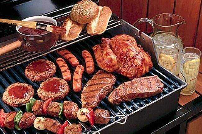 Mixed meat barbecues require special attention to the timing so that all the items are cooked to perfection at the same time at the end of the cooking period
