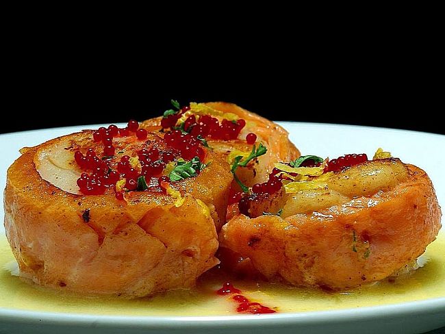 Salmon wrapped with scallops and served with beurre blanc sauce and caviar. Yum!