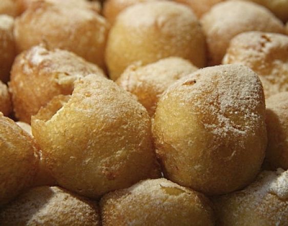 Cherry Bunuelos are easy to make at home and are delicious. Your whole family will love them. 
