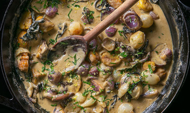 Chestnut and Mushroom Gravy with Roasted Onions