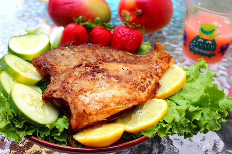 Classic Deep fries fish with salad