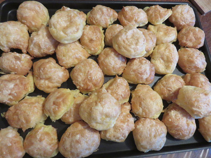 Discover how to cook your own Cheese gougeres. Your dinner guests will be delighted