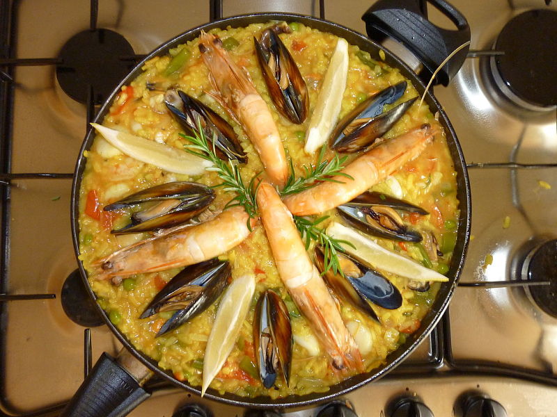 Seafood paella is a great treat that is quick and easy to make at home. Discover how here 
