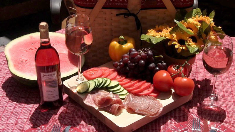 Picnics can be boring and risky with cut meat slices. See some delightful alternatives here.