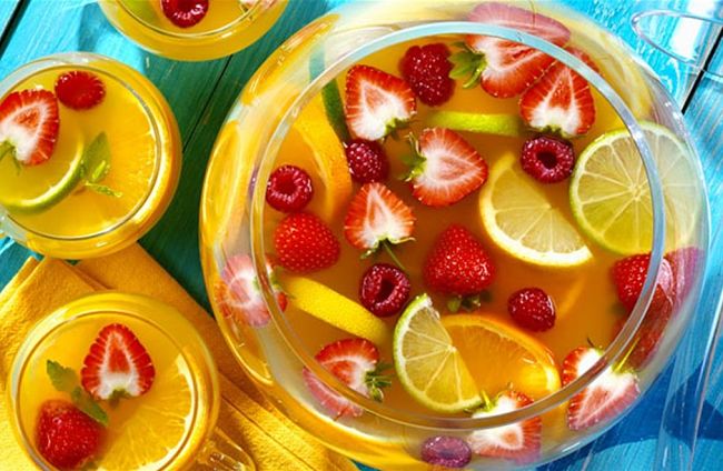 Discover how to make delicious alcoholic punch with these fabulous recipes and tips
