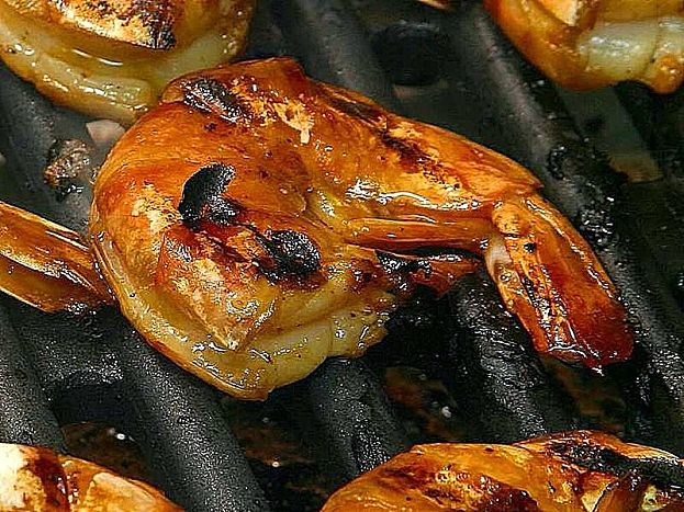 Thai sauce highlights the smoky taste of the grilled prawns (shrinp)
