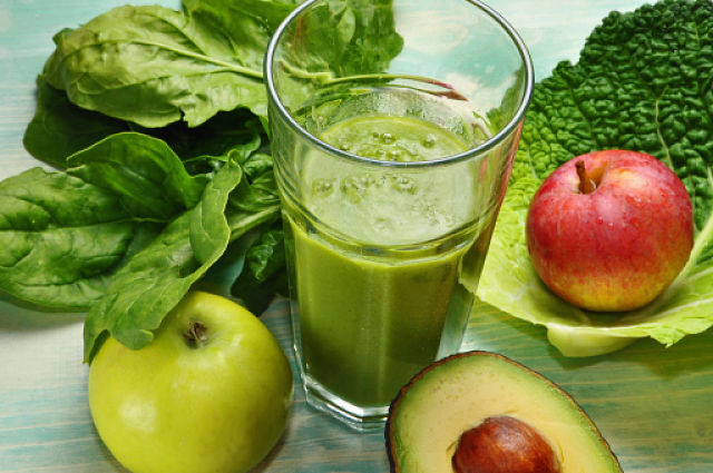The famous green smoothies are healthy and are full of fiber and vitamins