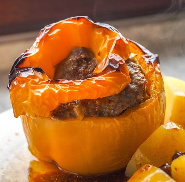 Stuffed bell peppers are a delightful dish. Learn how to make them here with a versatile recipe collection