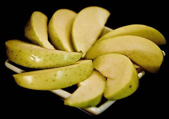 Freshly sliced tangy green apples ready to make a delicious cobbler - discover how to make it at home here