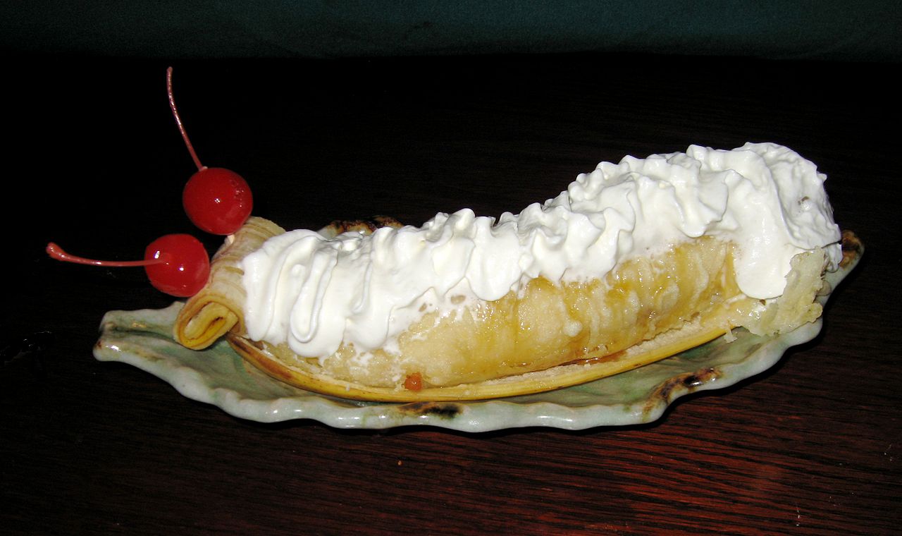 Simple fried banana with cute decorations