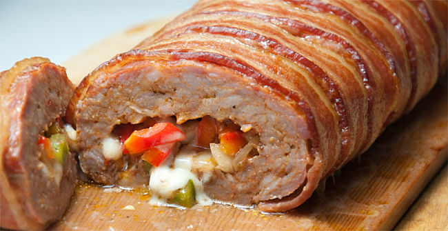 Italian stuffed Meatloaf wrapped in bacon - learn how to make it here