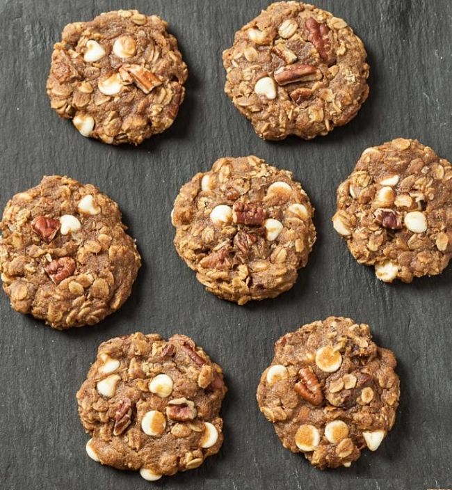 Chewy Pumpkin Oatmeal Cookies