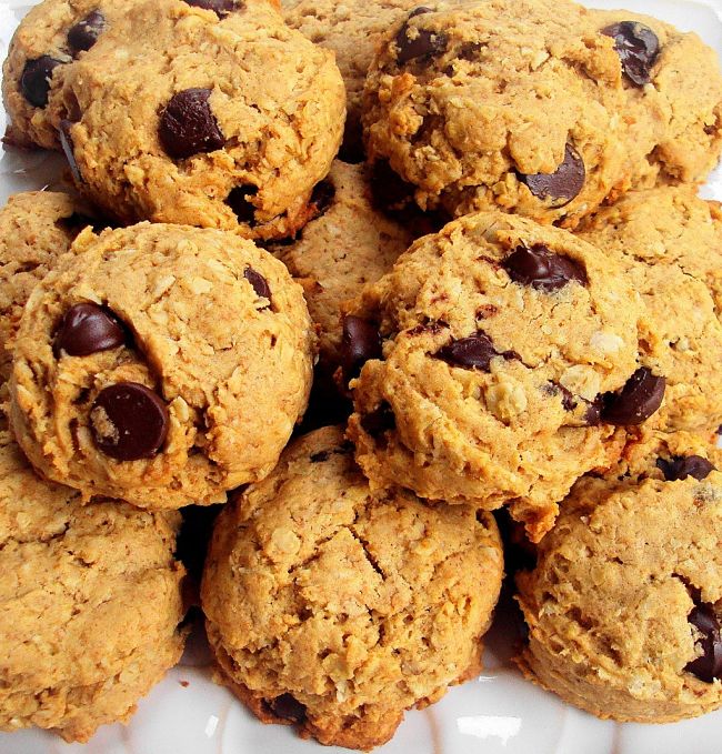 Homemade oatmeal cookies with chocolate buttons and nuts - see more recipes here