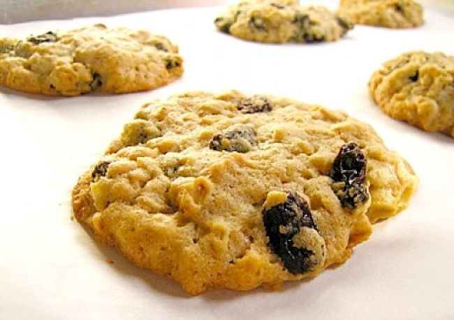 Soft oatmeal cookies with sultanas - see more recipes here