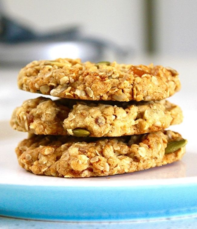 Oatmeal cookies with pumpkin seeds and spices