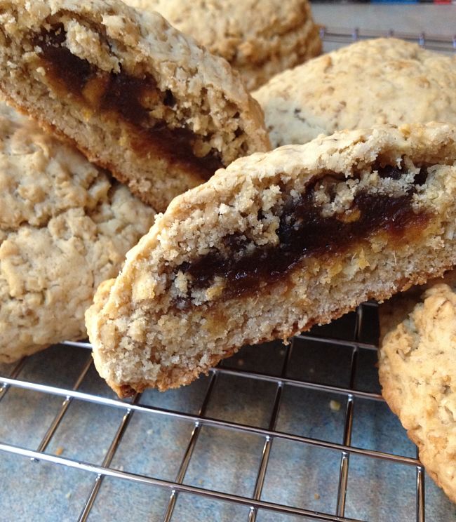 Oatmeal cookies with date pieces