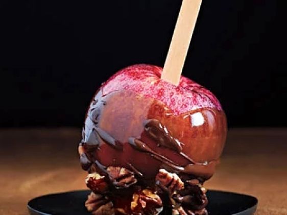 You can make toffee apples at home using these recipes
