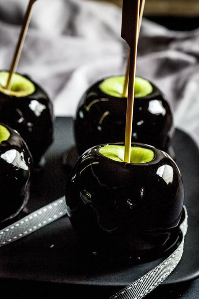 Poison Toffee Apples for Halloween - Learn how to make it here