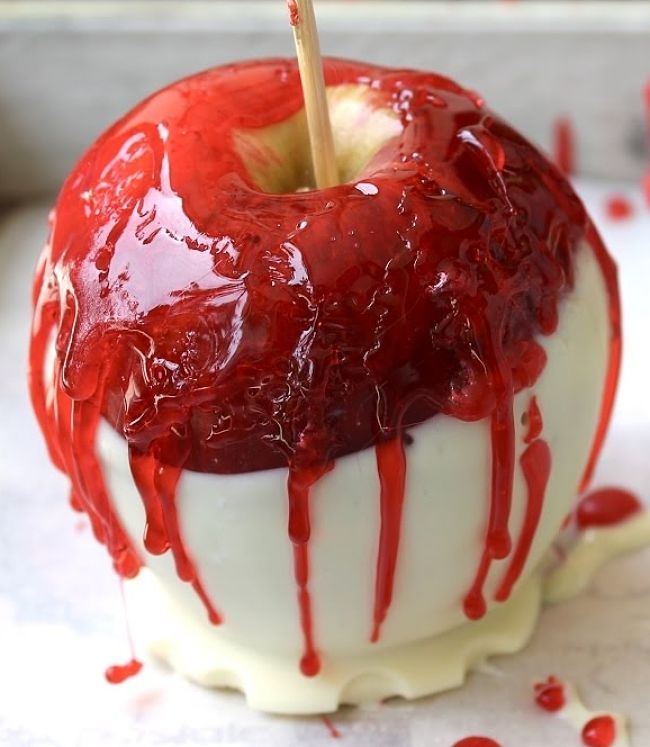 Halloween toffee apples with white chocolate - see how to make them here
