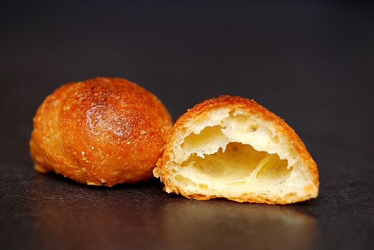 Cheese Gougeres pair very well with wines. Learn how to make them using two fabulous recipes.