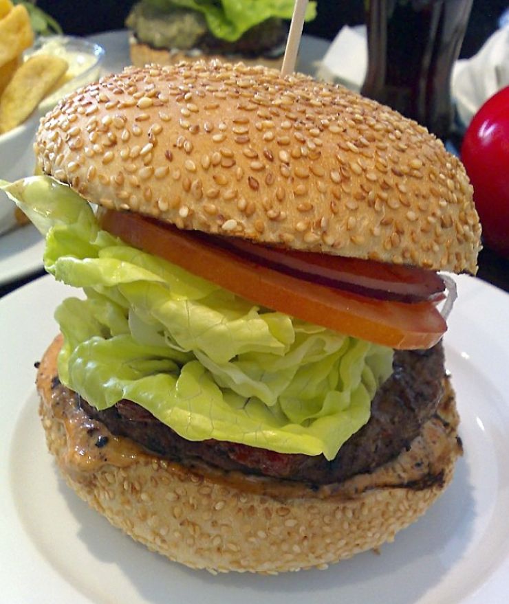 A fabulous and delicious homemade Low-Carb and Healthy Beef Burger Recipe with Zucchini and Smoky Sauce