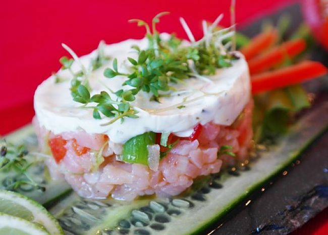 Raw salmon cakes topped with tartar sauce - simply delicious as a snack or entrée