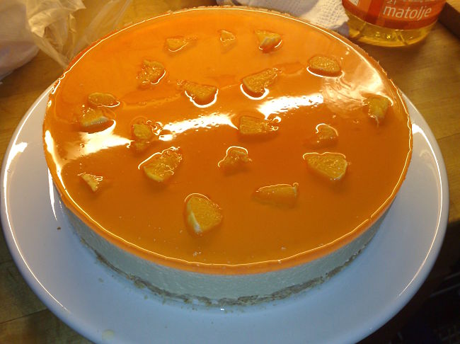 Delightful Orange no-bake, refrigerated cheesecake. See how to make these cheesecakes