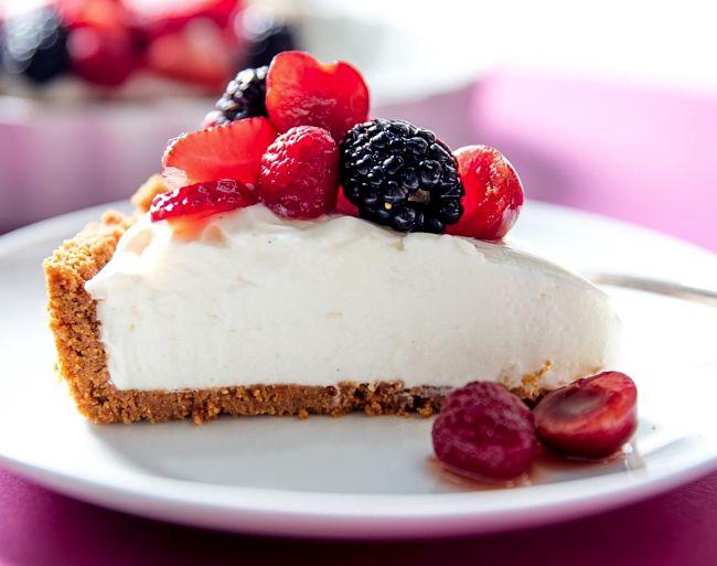 Delicious no bake cheese cake with blueberries, raspberries and strawberries