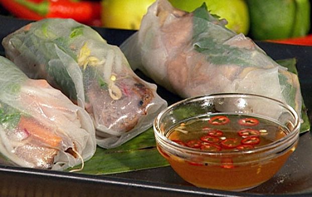 Discover four tips for making perfect rice paper rolls at home