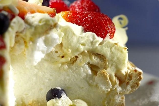 Lovely pavlova meringue! What a lovely dessert