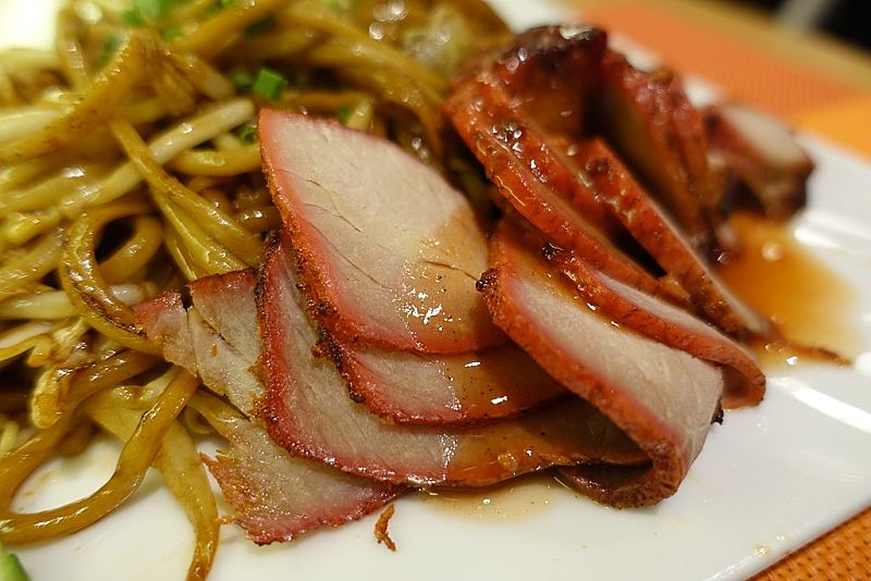 Stir-fried port slices with vegetables