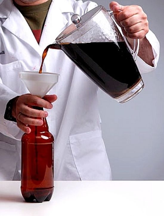 Pouring the brew into the bottles