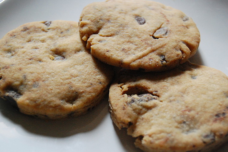 Dates, sultanas and nuts adds extra taste to soft cookies and biscuits